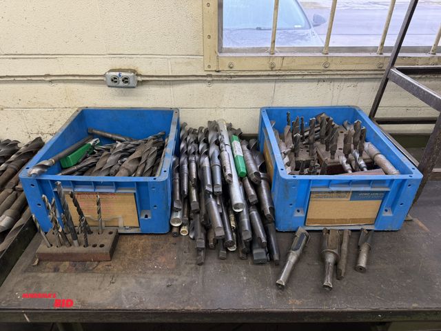 Lot 1-1674 - (1) lot of assorted large drill bits.
