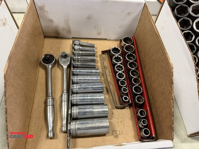 Lot 1-18405 - Set of Snap-On 3/8" drive sockets, sizes range between 1/4" up to 7/8", (1) set of Snap-On 3/8" driv...