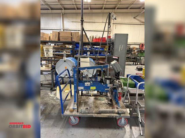 Lot 1-18626 - (1) dual pump 10:1 ratio metering unit, portable on cart, pneumatic controls, includes small pedesta...