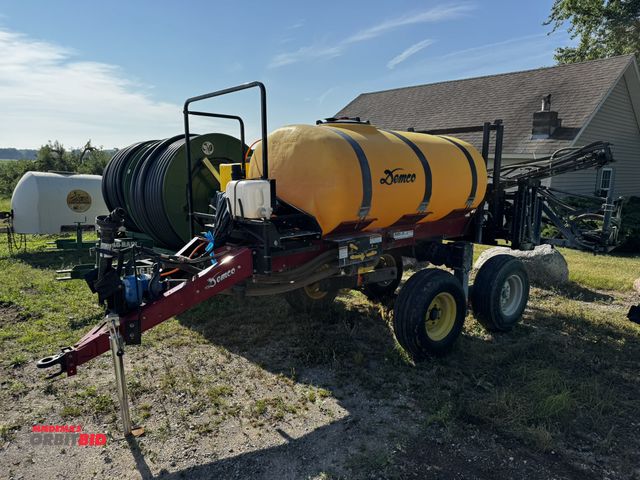 Lot 1-6929 - (1) Demco 500 gallon sprayer, model HP500, S/N Z00148, tandem axle, 540 PTO shaft, 45' wide boom arm...