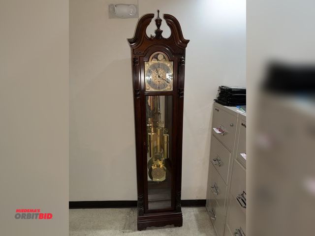 Lot 1-18929 - (1) Howard Miller grandfather clock, model 610-554, S/N 0022240443, luminated, in working condition.
