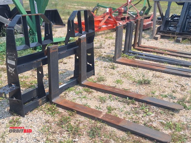 Lot 1-6557 - (1) new Bob Cat standard quick attach pallet fork frame, frame only, includes 42" forks.