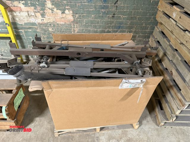 Lot 1-17577 - Lot of components for a finishing table, unknown if complete, no other info available.
