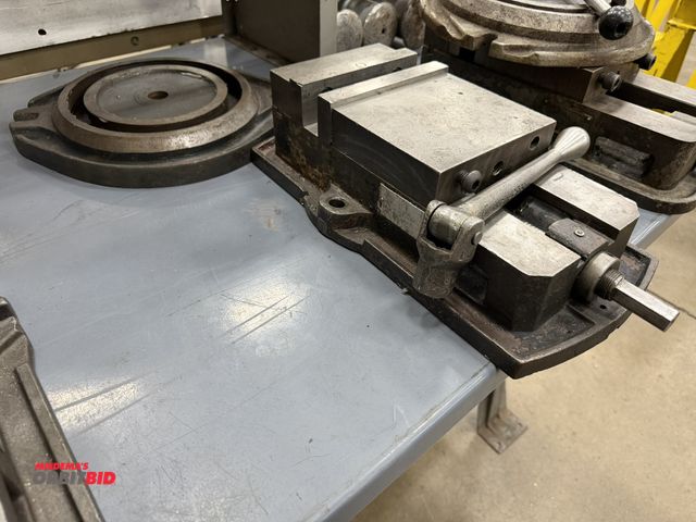 Lot 1-15143 - (1) Washington Super Lock 6" machinist's vise with swivel plate, with handle.