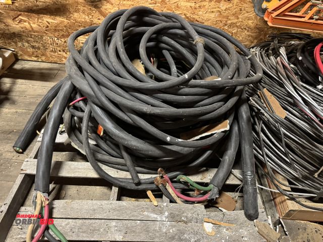 Lot 1-4300 - (1) large lot of assorted SSOW electrical copper wire cut lengths, up to 4/0 AWG, 4 conductor type, ...