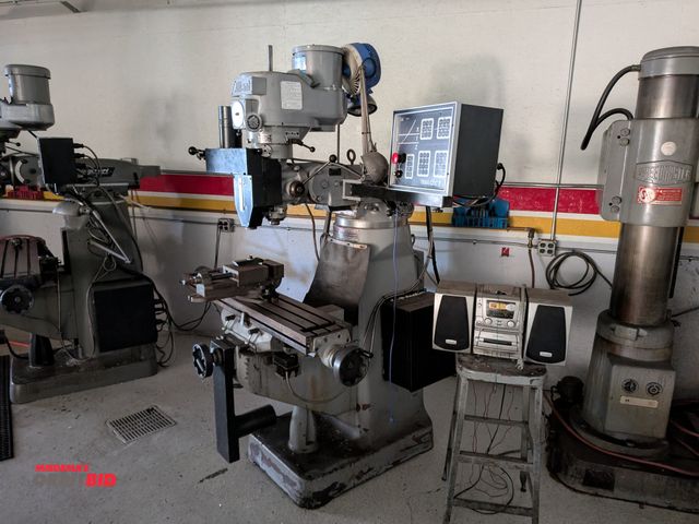 Lot 1-6550 - Alliant RT2 CNC Vertical Milling Machine, 3 HP, includes machinist vise