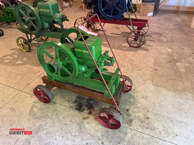 Lot 1-3219 - John Deere 1-1/2 HP Hit &amp; miss engine