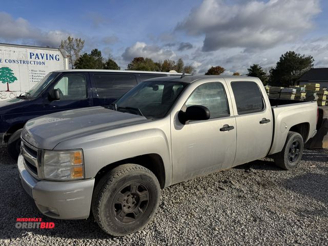 Lot 1-15908 - 2008 Chevrolet Silverado LT 1500 (1) pickup truck, 4-WD, quad cab, 6' bed, bedliner, power windows a...