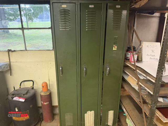 Lot 1-18795 - (1) 36" width x 77" height x 18" depth bank of 3 lockers.