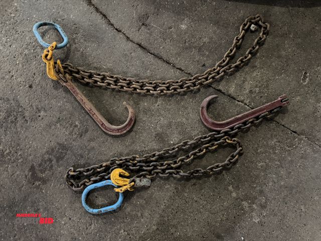 Lot 1-1286 - Lot of (2) approx. 10' long tow chains with hooks.