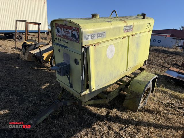 Lot 1-2906 - (1) Lincoln, model SAE-400, single axle, towable arc welder generator, 115/230V, pintle style hitch,...