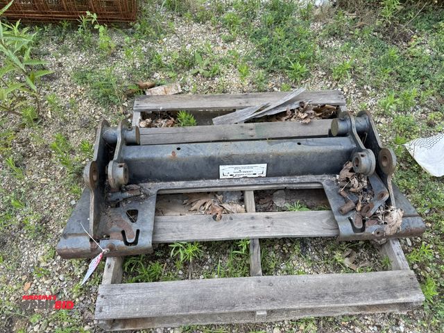 Lot 1-14332 - (1) skid steer, quick attach plate, unknown if complete.