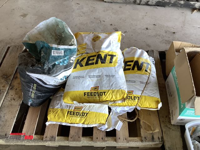Lot 1-19057 - (2) Full and (1) Partial bag of Kent Feedlot 40-30 feed, (1) Opened bag of Sweetlix Dried Molasses.