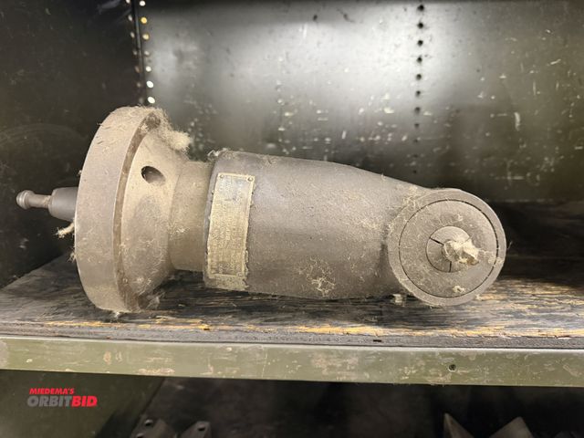 Lot 1-1747 - (1) Cat 40 right angle attachment.