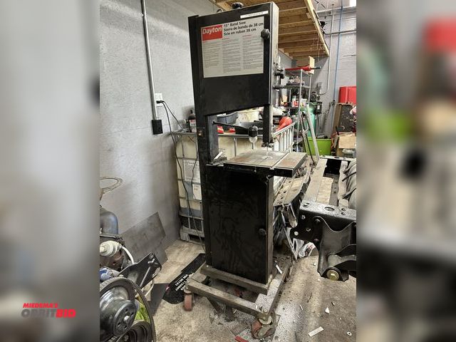 Lot 1-576 - (1) Dayton 15" band saw on casters, 15" x 15" table.