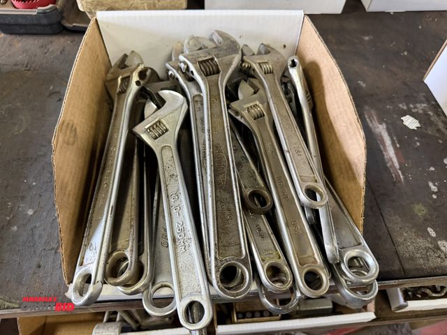 Lot 1-18496 - Lot of 8"-10", and 12"-13" adjustable wrenches.