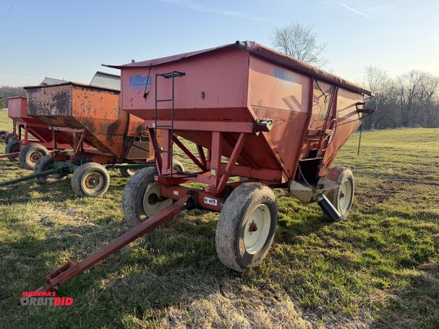 Lot 1-19109 - (1) Killbros 385 Gravity Wagon with Kory 6072 running gear, extendable tongue, 11R225 tires, include...
