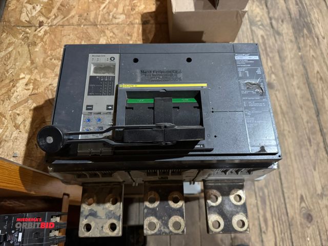 Lot 1-4453 - (1) Square-D Power Pac RK2000, circuit breaker with MicroLogic 5.0 amp digital readout, S/N 02023177...