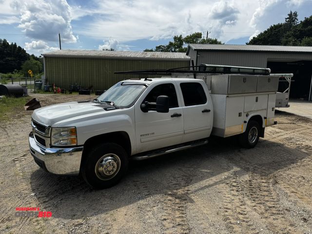Lot 1-14317 - 2010 Chevrolet  Silverado 3500 HD (1) service truck, single axle, crew cab, 6.6 liter V8 diesel engi...