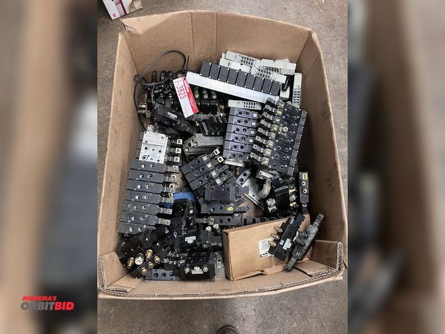Lot 1-3623 - Parker Valve Banks &amp; Valves