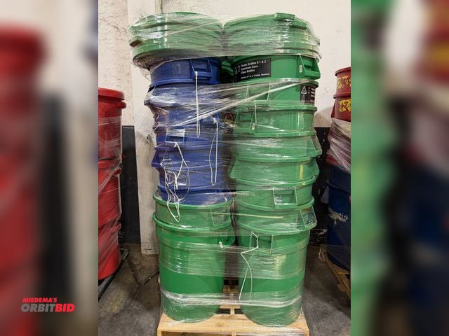 Lot 1-5446 - Lot including approx. (26) Carlisle #341032, trash cans with recycling lids, and (7) Carlisle #34102...