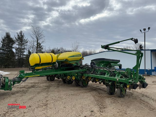 Lot 1-10255 - 2012 John Deere 1790 16-32 Row Corn or Bean Planter