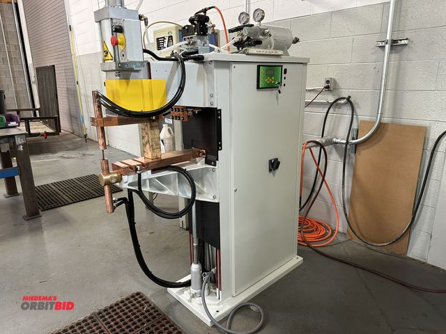 Lot 1-17931 - (1) Tecna model 6122NX, spot welder (S/N M0220050), 300-KVA, 32,000 amp, 22" throat, foot switch, R2...