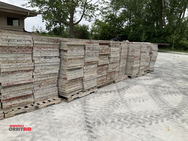 Lot 1-17857 - Lot of (6) skids 4’ x 2’ steel poured wall forms (approx. 240 pieces total)