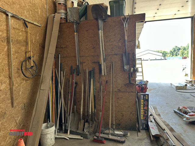Lot 1-14171 - Large lot of assorted hand tools, includes spade shovels, flat shovels, squeegees, push brooms, tree...