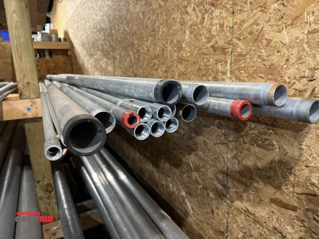 Lot 1-4430 - Lot of assorted Ridgid pipe, includes (3) 1/2" x 10' pieces, (5) 3/4", and (8) 1.5" pieces.