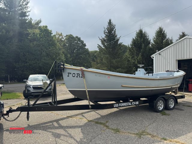 Lot 1-600 - 1968 Uniflite vintage restored Navy Motor Mark 10 Whale Open Bow 26MK10, 4-cylinder diesel engine, w...