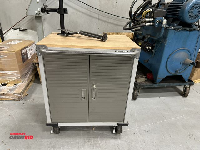 Lot 1-19143 - (1) Seville Classics Ultra HD 28" width x 29" height x 18" depth 2-door tool cabinet with locking ca...