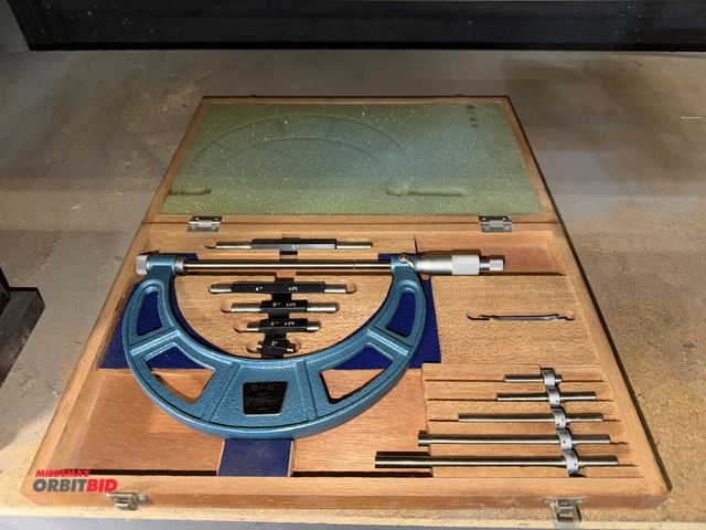 Lot 1-18945 - (1) Fowler 0-6" micrometer.