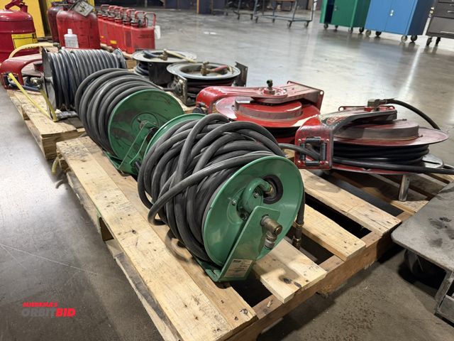 Lot 1-5541 - Lot of (2) Speedaire, model 6PE27A, 3/8"/250 PSI air hose reels with hose.