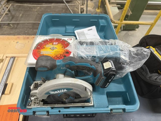 Lot 1-16965 - (1) Makita 18V, 6" cordless saw, includes Grip-Rite Diamond saw blade, charger, and battery with cas...