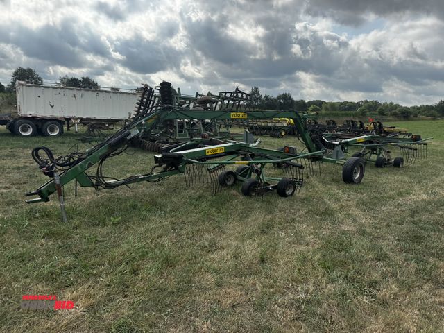 Lot 1-19719 - (1) Victor 115 with a Victor 225 double rotary rake attachment, rakes are 10' wide (1 rake will need...