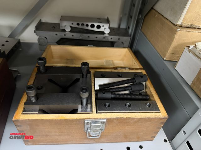 Lot 1-12538 - Lot including (1) approx. 4 1/4" x 3" x 4 1/4", and (1) 4" x 3" x 4" V-block set with wood case, (1)...