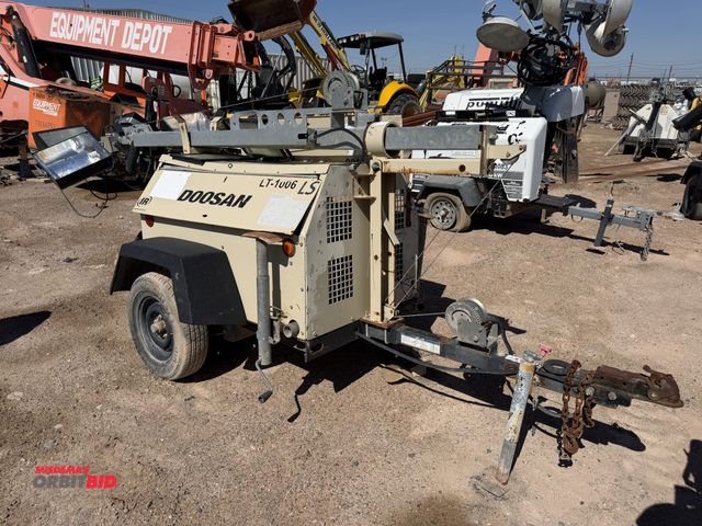 Lot 1-18208 - 2012 Doosan LSC Light Tower, 3 cylinder diesel engine, 4-light extendable tower, hand crank, mounted...