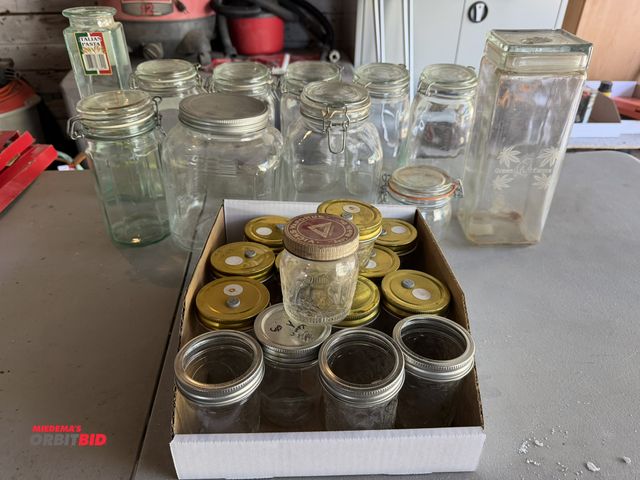 Lot 1-8375 - Lot including (13) pint jars (9 with fermenting lids, and (1) 1/2 pint jar with fermenting lid, vari...