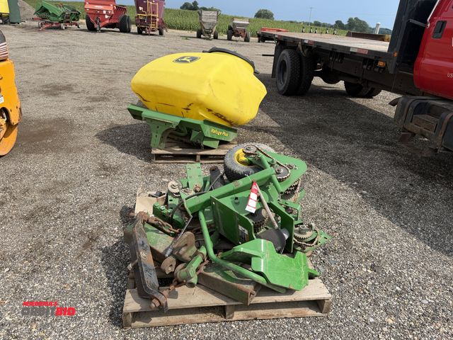 Lot 1-9876 - Assorted John Deere planter parts, off John Deere 1790