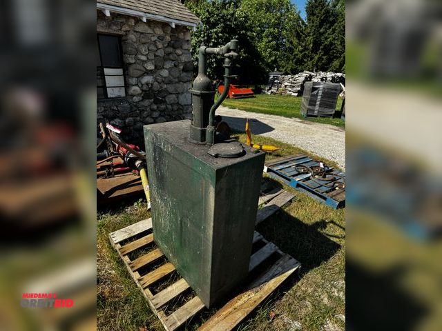 Lot 1-6971 - (1) Bennett manual oil pump, 50 gallon capacity, tank is 13.5" wide x 29" long x 38.5" tall, in work...