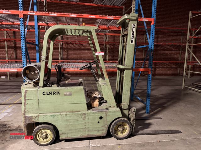 Lot 1-7287 - Clark Type G Forklift 24'' Load Center, 5000 Lb. Capacity S/N. C50B-180-814 086
