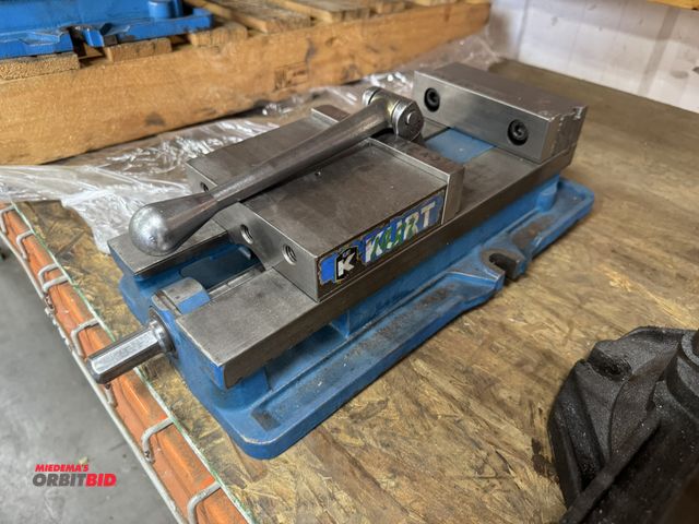 Lot 1-19485 - (1) Kurt 6" angle lock machinists vise.