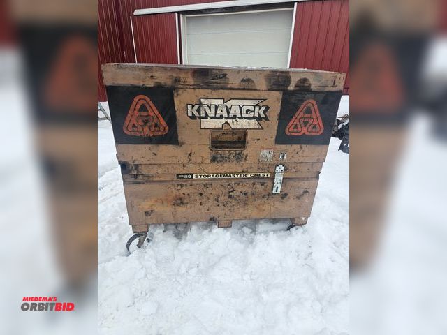 Lot 1-1572 - Large knack job box