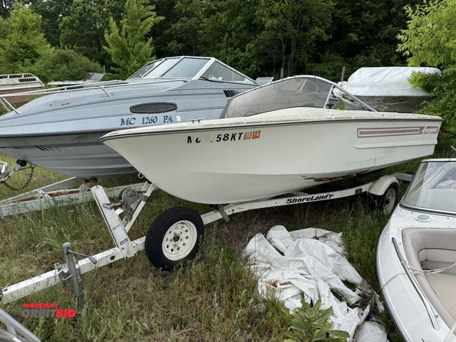 Lot 1-6642 - (1) Saf-T-Mate Four Winns speed boat, for parts or repair only, Hull ID# STM12914M7BA, no motor, win...
