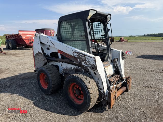 Lot 1-9883 - Bobcat S630 Rubber Tire Skid Steer ,AUX hydraulics, hyraulic quick attach, Cab missing door and left...