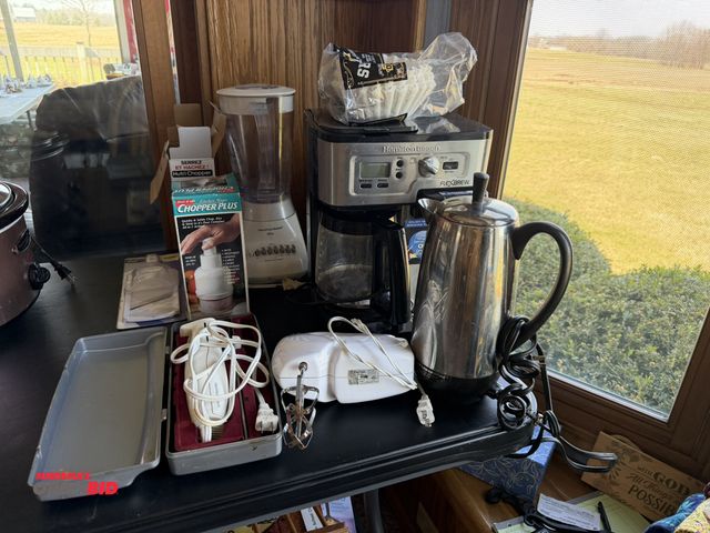 Lot 1-19179 - Lot of assorted items, includes Hamilton Beach Flex Brew coffee maker, Hamilton Beach 10-speed blend...