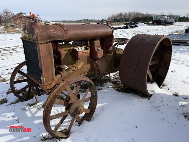 Lot 1-11783 - (1) Fordson 4-cylinder gas antique tractor, 42" diameter steel rear wheels, approx. 30" diameter fro...