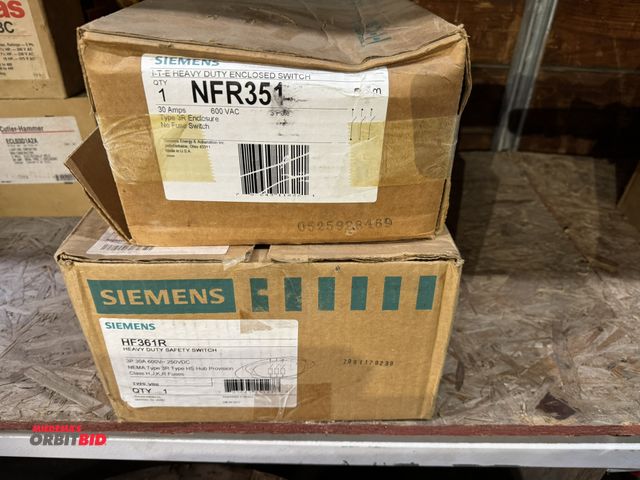 Lot 1-4391 - (1) Siemens HF361R, heavy duty safety switch, 3 pole, 30 amp, new in box, and (1) Siemens I-T-E heav...