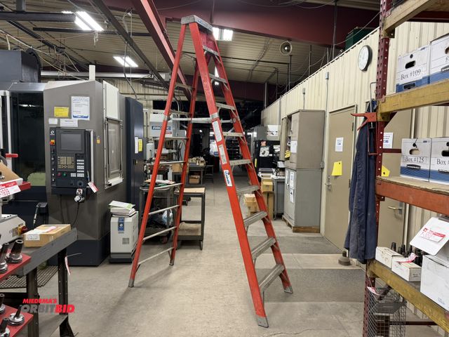 Lot 1-2064 - (1) Louisville, model FS1110, 10' fiberglass and aluminum step ladder.